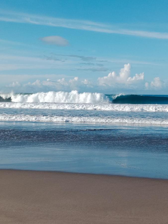 Rumah Nalu Surf Camp Krui 외부 사진